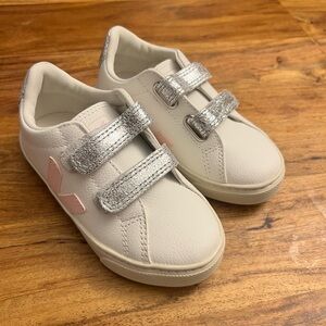 New Veja sneakers Kids size 10 us White and Silver